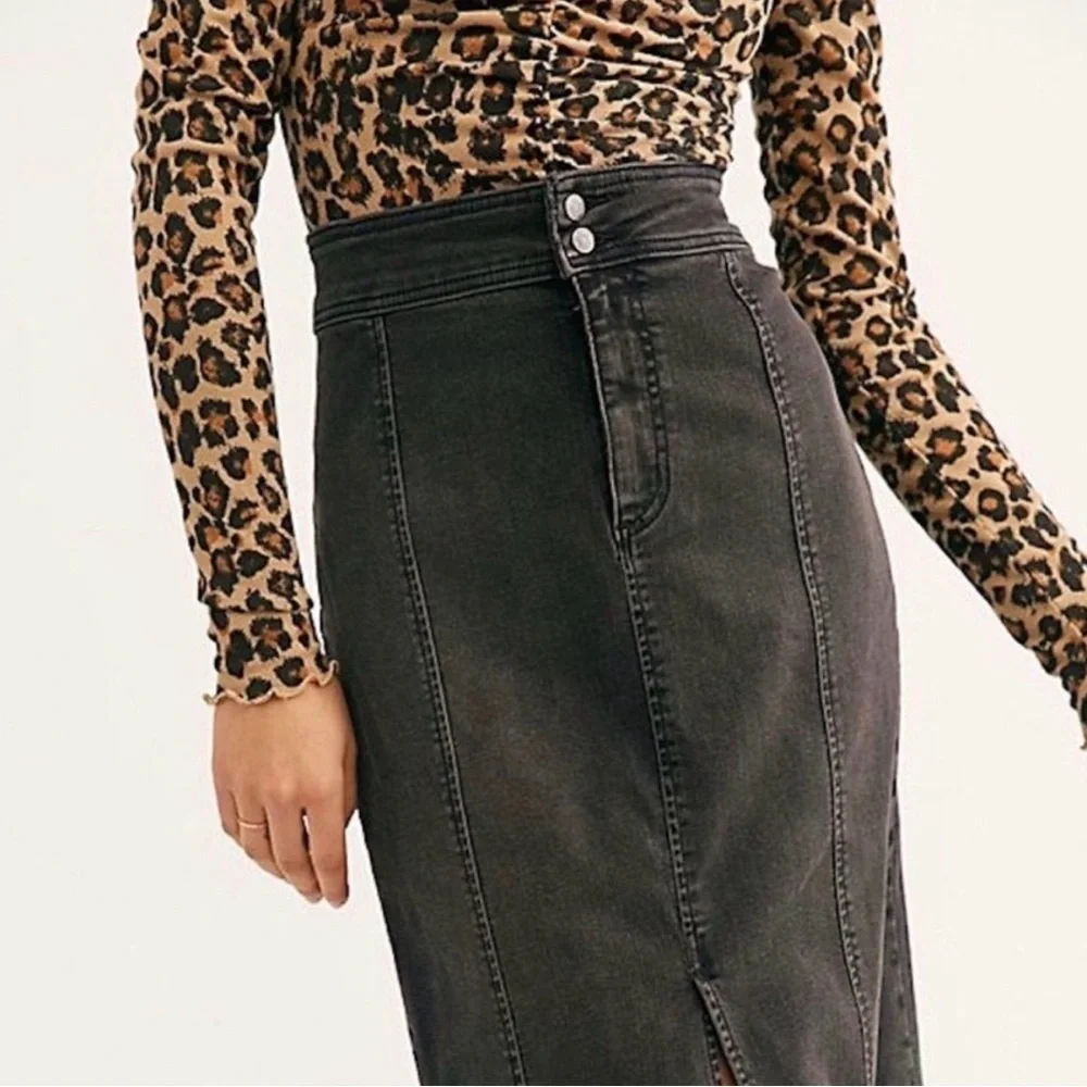 Free People We The Free Maddie Black Denim Midi Skirt Front Slit Button Fly 25